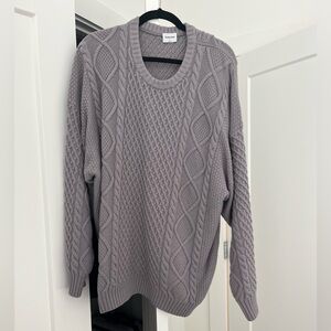 Aritzia sweater in excellent condition hardly worn